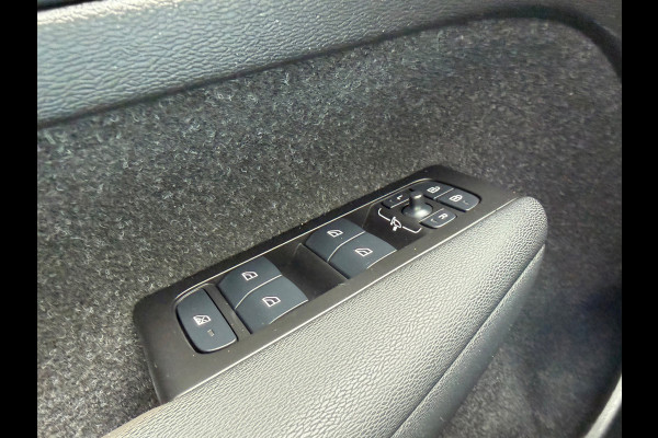 Volvo XC40 Recharge P8 AWD 408 pk R-Design, panoramadak, trekhaak, harman cardon, VOL OPTIES, NL auto met nap