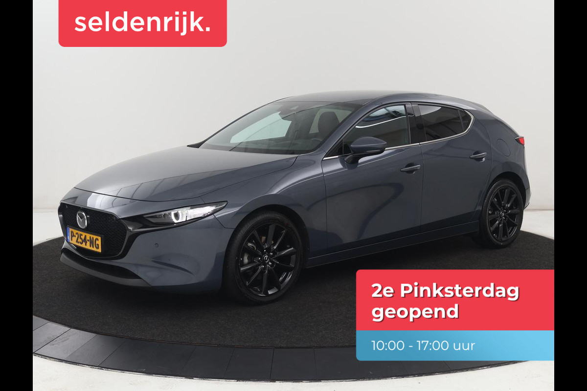 Mazda 3 2.0 e-SkyActiv-X M Hybrid 186 Luxury | Dieprood leder | 360 Camera | Head-Up | Stoelverwarming | Adaptive cruise | Memory | Carplay | Navigatie | Keyless | Full LED | Stuurverwarming