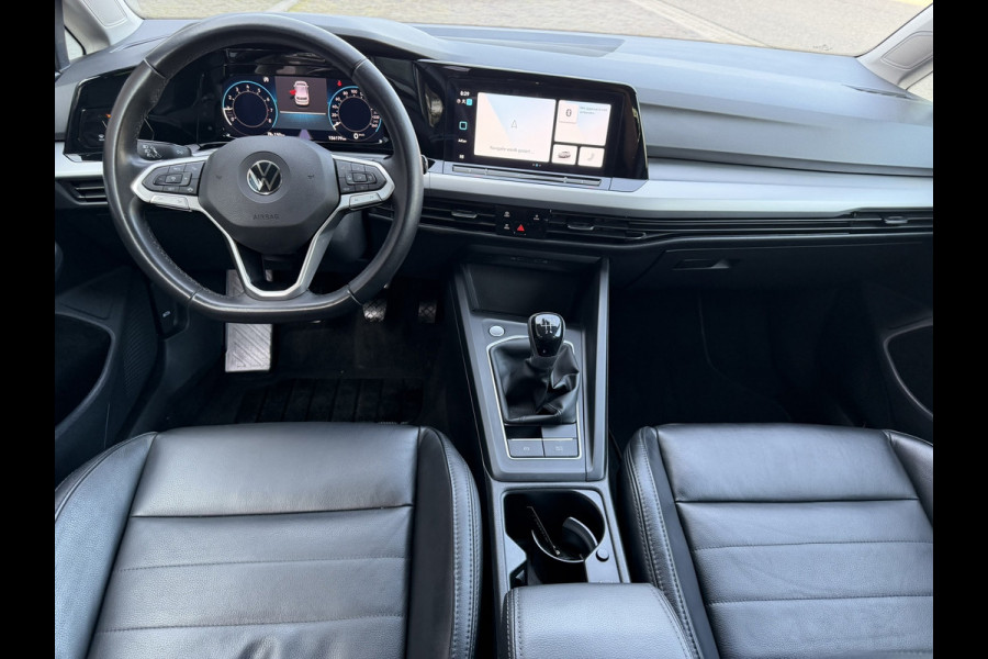 Volkswagen Golf 1.0 TSI / Apple CarPlay-Android / LEDER interieur + Stuur / Licht & Zicht Pakket / ALL-Season / 1e Eigenaar