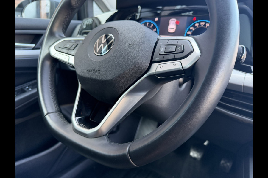 Volkswagen Golf 1.0 TSI / Apple CarPlay-Android / LEDER interieur + Stuur / Licht & Zicht Pakket / ALL-Season / 1e Eigenaar