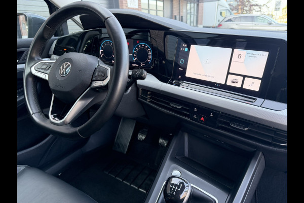 Volkswagen Golf 1.0 TSI / Apple CarPlay-Android / LEDER interieur + Stuur / Licht & Zicht Pakket / ALL-Season / 1e Eigenaar