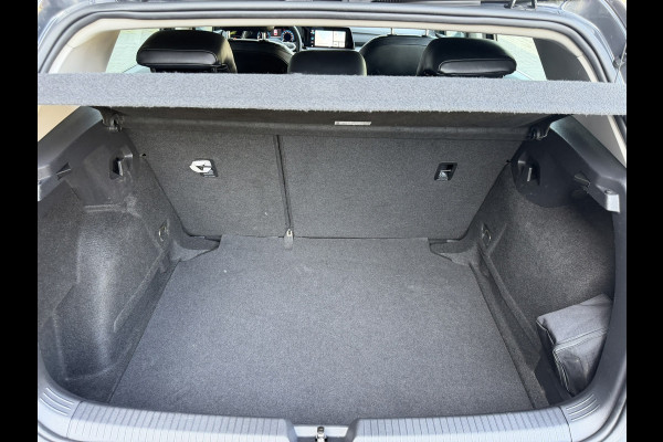 Volkswagen Golf 1.0 TSI / Apple CarPlay-Android / LEDER interieur + Stuur / Licht & Zicht Pakket / ALL-Season / 1e Eigenaar