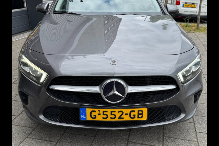 Mercedes-Benz A-Klasse 180 Business Solution - Navigatie / Apple CarPlay I Sport interieur I PDC I LED I 85.000 KM - Dealer ond.
