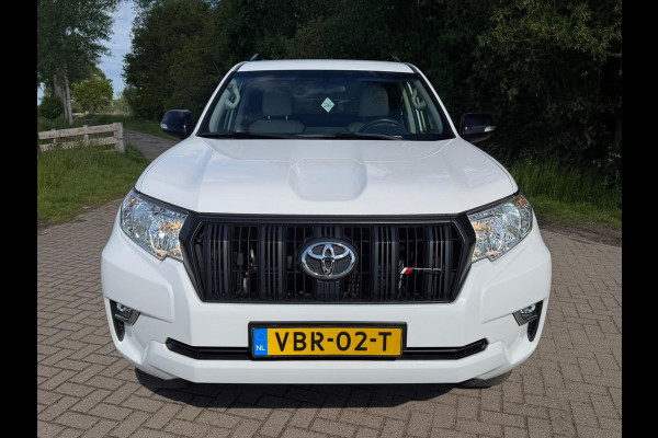 Toyota Land Cruiser 150 2.8 D-4D-F Comfort Window Van
