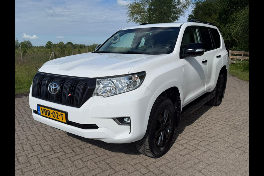 Toyota Land Cruiser 150 2.8 D-4D-F Comfort Window Van