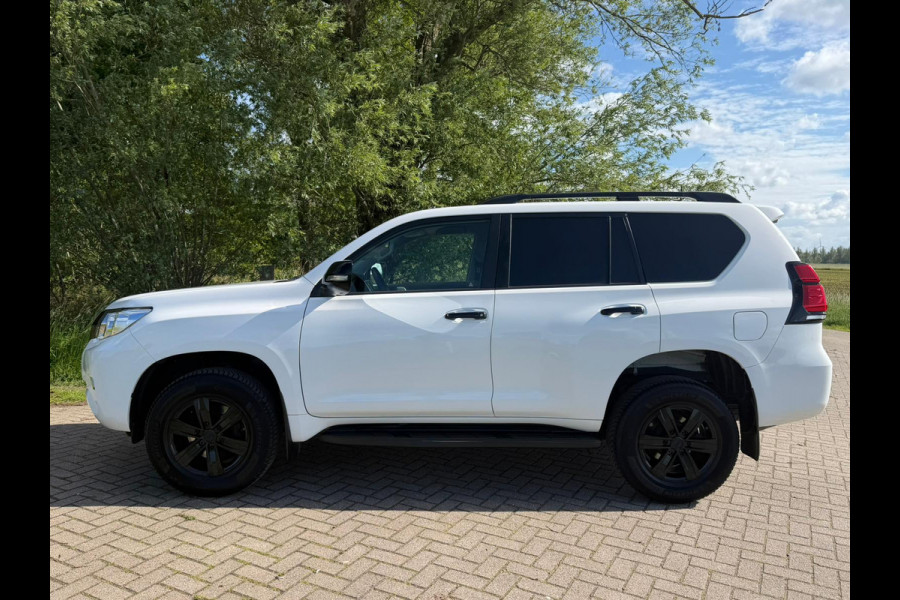 Toyota Land Cruiser 150 2.8 D-4D-F Comfort Window Van