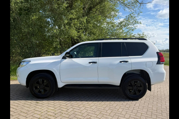 Toyota Land Cruiser 150 2.8 D-4D-F Comfort Window Van