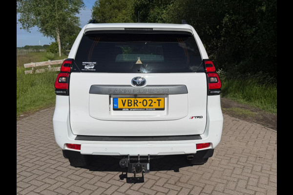 Toyota Land Cruiser 150 2.8 D-4D-F Comfort Window Van