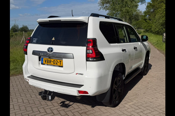 Toyota Land Cruiser 150 2.8 D-4D-F Comfort Window Van
