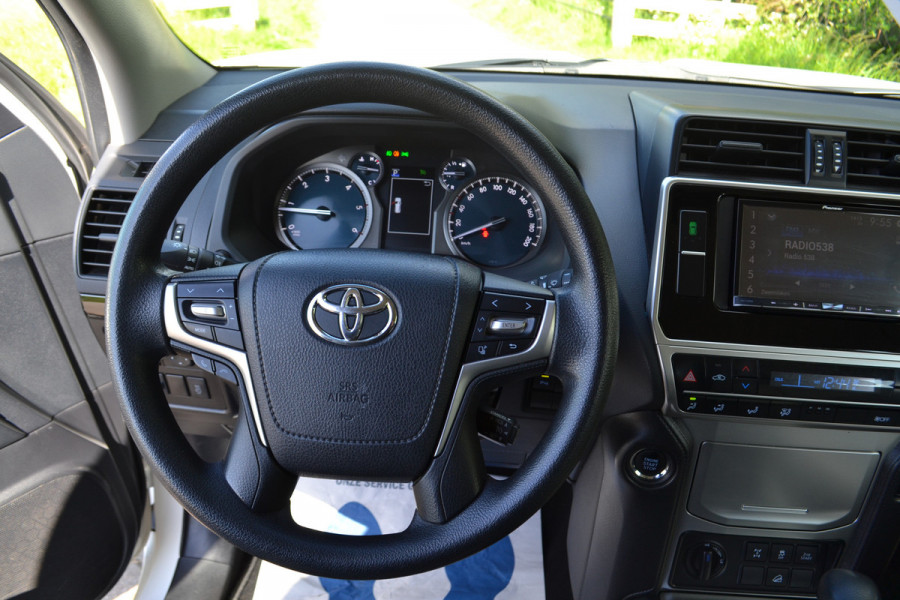 Toyota Land Cruiser 150 2.8 D-4D-F Comfort Window Van