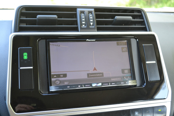Toyota Land Cruiser 150 2.8 D-4D-F Comfort Window Van
