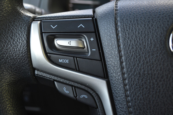 Toyota Land Cruiser 150 2.8 D-4D-F Comfort Window Van