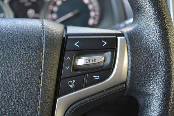 Toyota Land Cruiser 150 2.8 D-4D-F Comfort Window Van