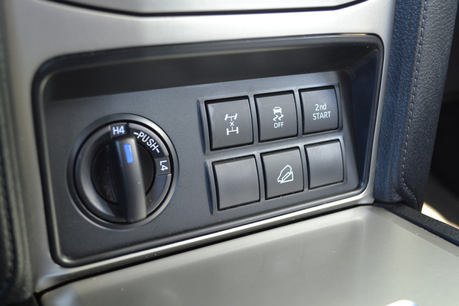 Toyota Land Cruiser 150 2.8 D-4D-F Comfort Window Van