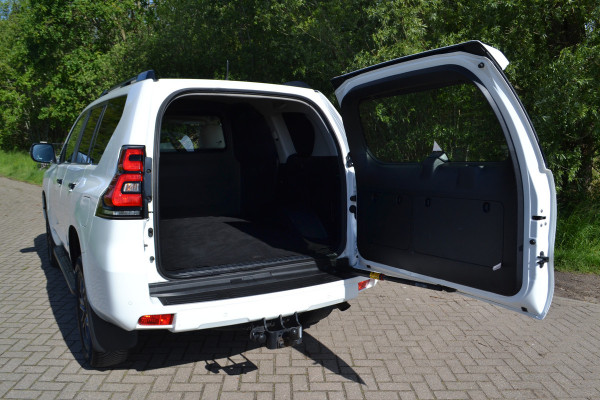 Toyota Land Cruiser 150 2.8 D-4D-F Comfort Window Van