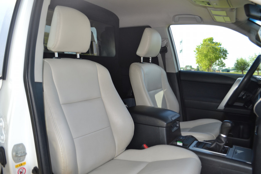 Toyota Land Cruiser 150 2.8 D-4D-F Comfort Window Van
