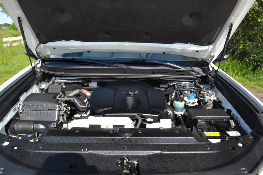Toyota Land Cruiser 150 2.8 D-4D-F Comfort Window Van