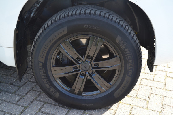 Toyota Land Cruiser 150 2.8 D-4D-F Comfort Window Van