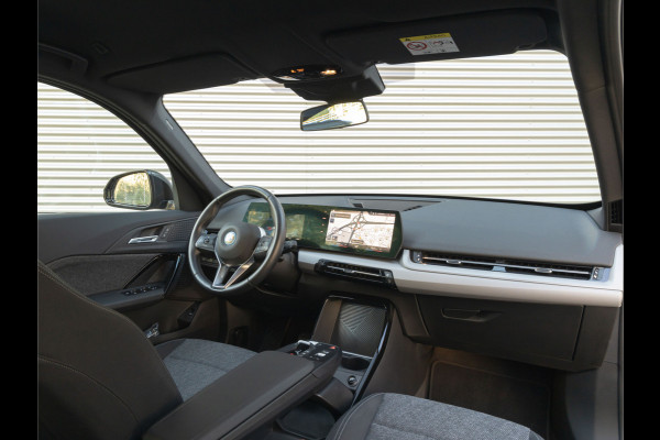 BMW iX1 xDrive30 - Trekhaak - Driving + Parking Ass - Stoelverwarming - Adaptief onderstel