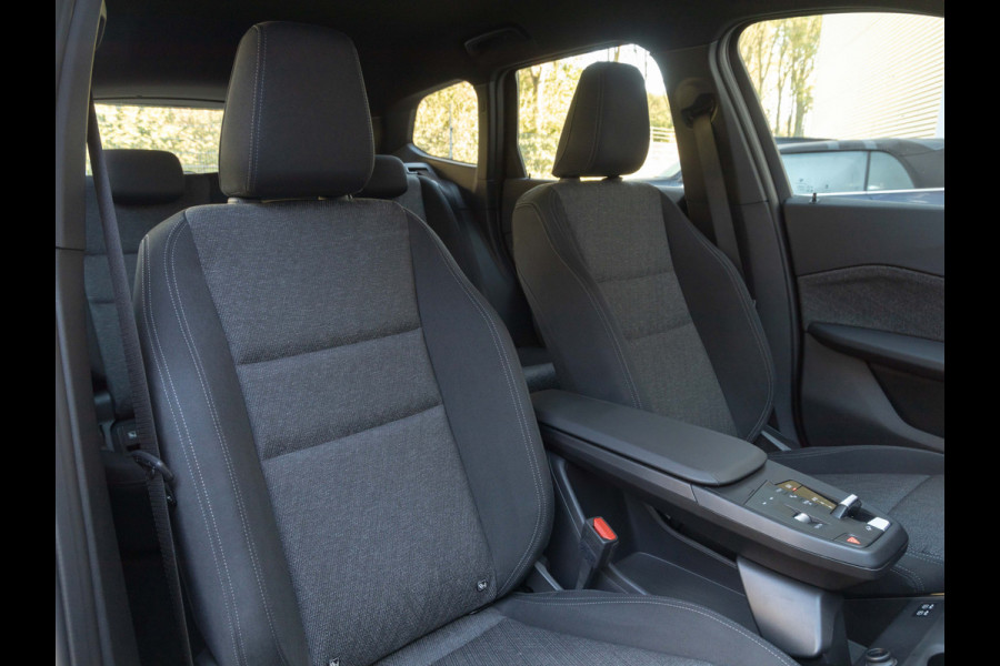 BMW iX1 xDrive30 - Trekhaak - Driving + Parking Ass - Stoelverwarming - Adaptief onderstel