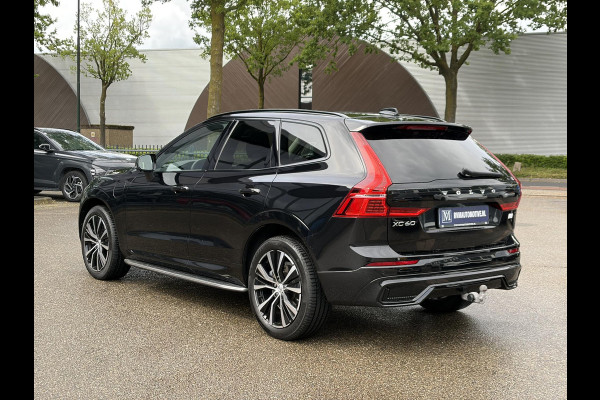 Volvo XC60 2.0 T8 Plug-in hybrid AWD Ultimate Dark Volvo XC60 VOLVO DEALER ONDERHOUDEN | PANODAK | ELEKTRISCHE TREKHAAK | CAMERA | STOEL- & STUURVERWARMING | HEAD-UP DISPLAY | MEMORY SEATS | HARMAN & KARDON | 20 INCH | RIJKLAAR + 12 MND BOVAG