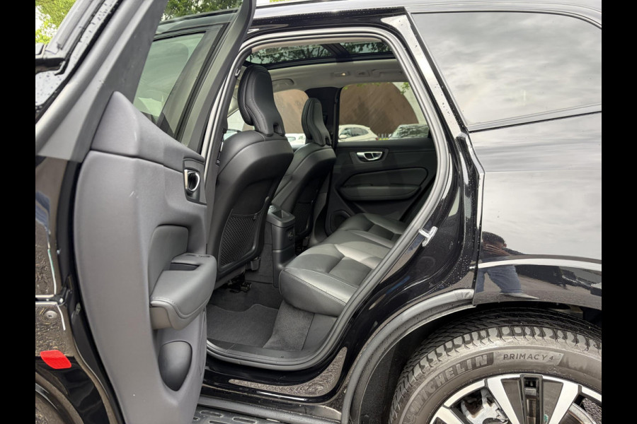 Volvo XC60 2.0 T8 Plug-in hybrid AWD Ultimate Dark Volvo XC60 VOLVO DEALER ONDERHOUDEN | PANODAK | ELEKTRISCHE TREKHAAK | CAMERA | STOEL- & STUURVERWARMING | HEAD-UP DISPLAY | MEMORY SEATS | HARMAN & KARDON | 20 INCH | RIJKLAAR + 12 MND BOVAG