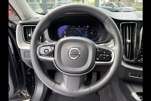 Volvo XC60 2.0 T8 Plug-in hybrid AWD Ultimate Dark Volvo XC60 VOLVO DEALER ONDERHOUDEN | PANODAK | ELEKTRISCHE TREKHAAK | CAMERA | STOEL- & STUURVERWARMING | HEAD-UP DISPLAY | MEMORY SEATS | HARMAN & KARDON | 20 INCH | RIJKLAAR + 12 MND BOVAG