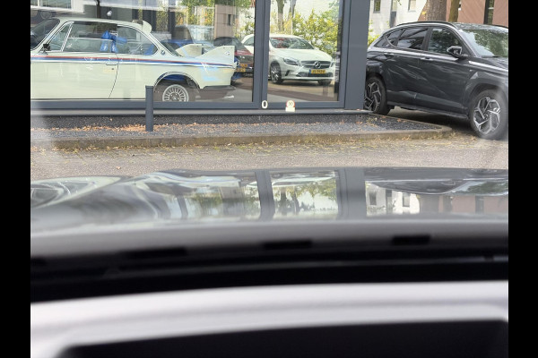 Volvo XC60 2.0 T8 Plug-in hybrid AWD Ultimate Dark Volvo XC60 VOLVO DEALER ONDERHOUDEN | PANODAK | ELEKTRISCHE TREKHAAK | CAMERA | STOEL- & STUURVERWARMING | HEAD-UP DISPLAY | MEMORY SEATS | HARMAN & KARDON | 20 INCH | RIJKLAAR + 12 MND BOVAG