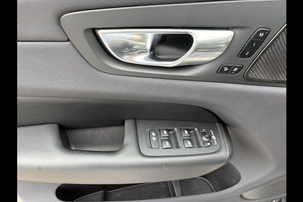Volvo XC60 2.0 T8 Plug-in hybrid AWD Ultimate Dark Volvo XC60 VOLVO DEALER ONDERHOUDEN | PANODAK | ELEKTRISCHE TREKHAAK | CAMERA | STOEL- & STUURVERWARMING | HEAD-UP DISPLAY | MEMORY SEATS | HARMAN & KARDON | 20 INCH | RIJKLAAR + 12 MND BOVAG
