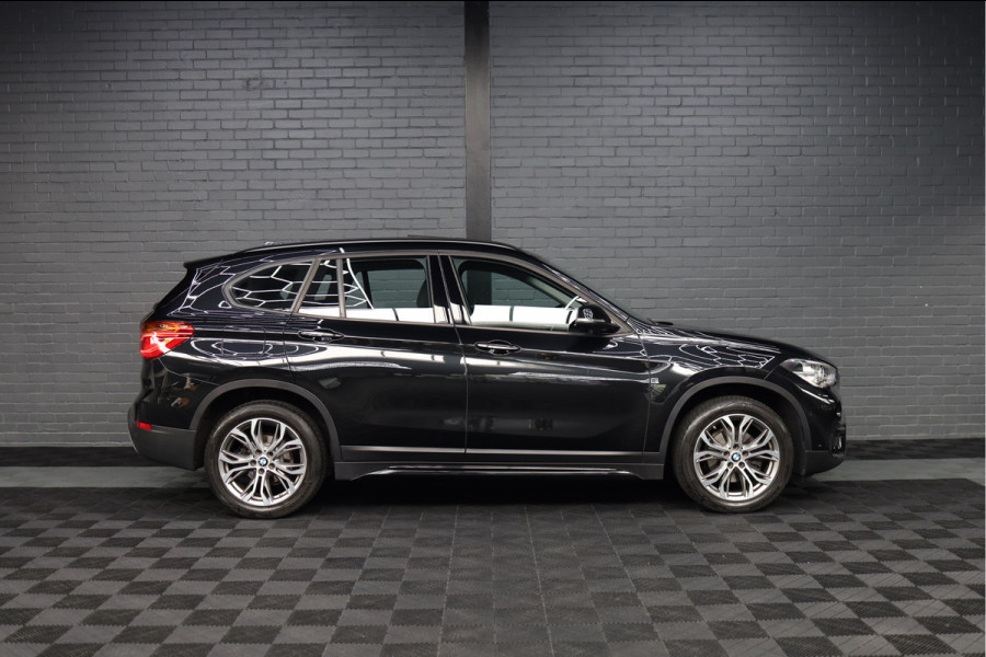 BMW X1 sDrive18i Executive Edition | NAP | PANORAMADAK | TREKHAAK | HUD | HOGE INSTAP |