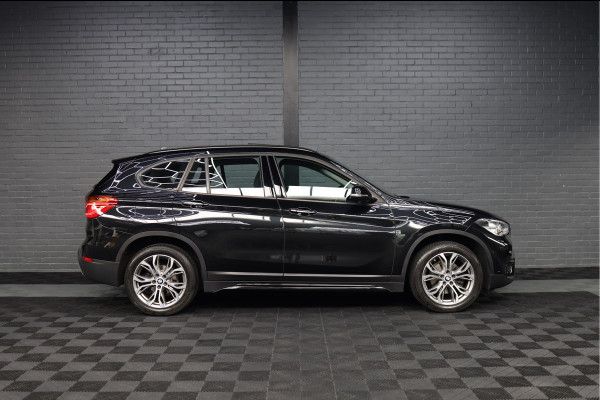 BMW X1 sDrive18i Executive Edition | NAP | PANORAMADAK | TREKHAAK | HUD | HOGE INSTAP |