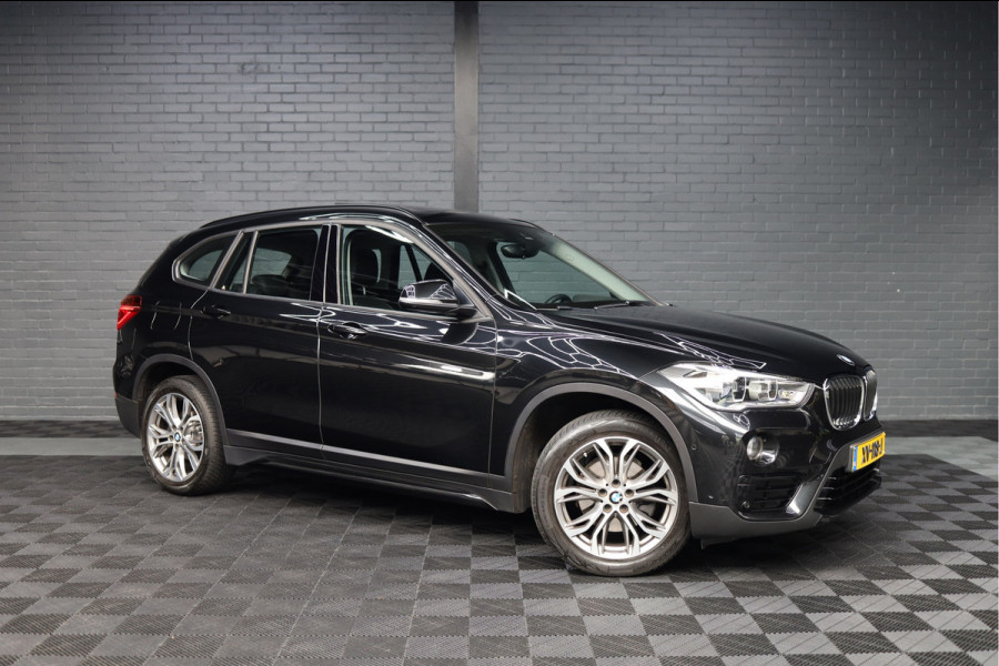 BMW X1 sDrive18i Executive Edition | NAP | PANORAMADAK | TREKHAAK | HUD | HOGE INSTAP |