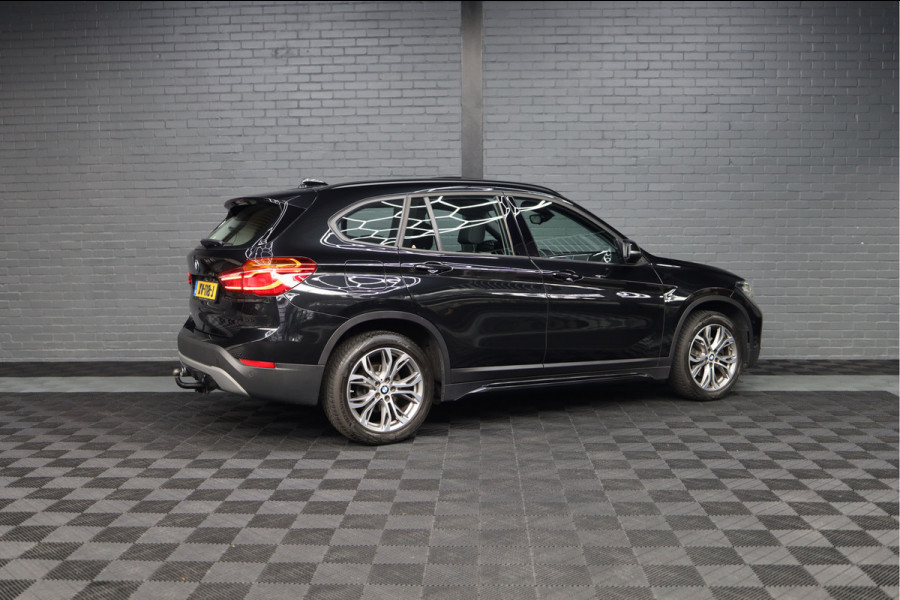 BMW X1 sDrive18i Executive Edition | NAP | PANORAMADAK | TREKHAAK | HUD | HOGE INSTAP |