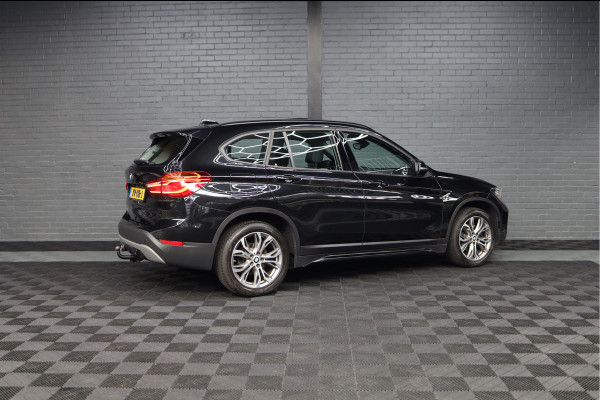BMW X1 sDrive18i Executive Edition | NAP | PANORAMADAK | TREKHAAK | HUD | HOGE INSTAP |