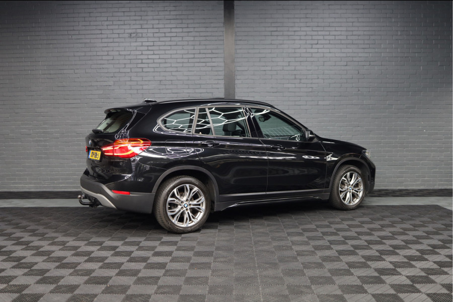BMW X1 sDrive18i Executive Edition | NAP | PANORAMADAK | TREKHAAK | HUD | HOGE INSTAP |