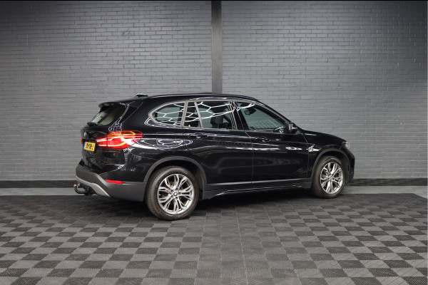 BMW X1 sDrive18i Executive Edition | NAP | PANORAMADAK | TREKHAAK | HUD | HOGE INSTAP |