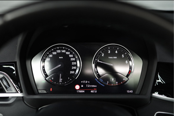 BMW X1 sDrive18i Executive Edition | NAP | PANORAMADAK | TREKHAAK | HUD | HOGE INSTAP |
