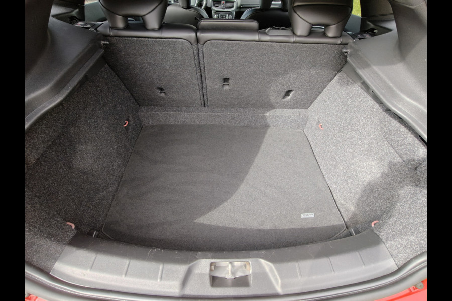 Volvo V40 T3 152PK Automaat Polar+ Sport | R-Design | Panoramadak | Cruise control | Stoelverwarming |