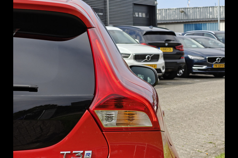 Volvo V40 T3 152PK Automaat Polar+ Sport | R-Design | Panoramadak | Cruise control | Stoelverwarming |