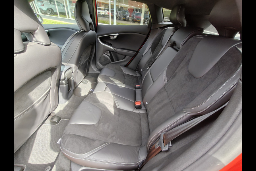 Volvo V40 T3 152PK Automaat Polar+ Sport | R-Design | Panoramadak | Cruise control | Stoelverwarming |