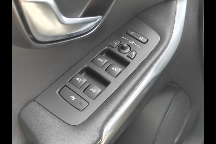 Volvo V40 T3 152PK Automaat Polar+ Sport | R-Design | Panoramadak | Cruise control | Stoelverwarming |