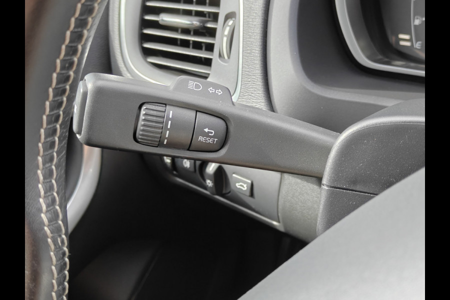 Volvo V40 T3 152PK Automaat Polar+ Sport | R-Design | Panoramadak | Cruise control | Stoelverwarming |