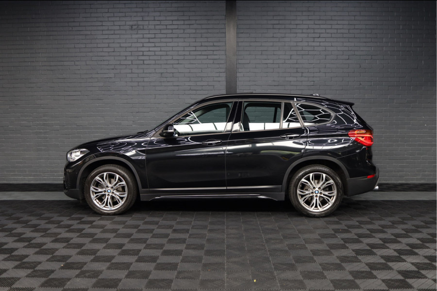 BMW X1 sDrive18i Executive Edition | NAP | PANORAMADAK | TREKHAAK | HUD | HOGE INSTAP |