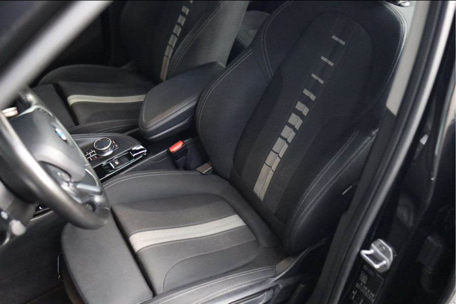 BMW X1 sDrive18i Executive Edition | NAP | PANORAMADAK | TREKHAAK | HUD | HOGE INSTAP |