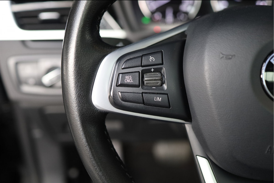 BMW X1 sDrive18i Executive Edition | NAP | PANORAMADAK | TREKHAAK | HUD | HOGE INSTAP |