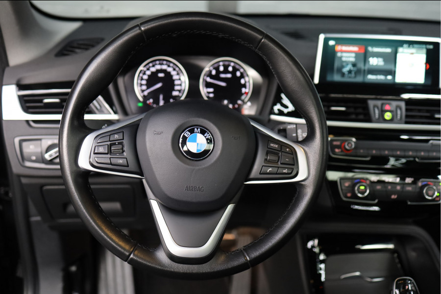 BMW X1 sDrive18i Executive Edition | NAP | PANORAMADAK | TREKHAAK | HUD | HOGE INSTAP |