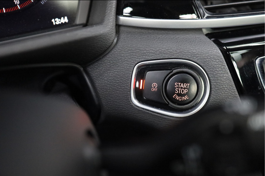 BMW X1 sDrive18i Executive Edition | NAP | PANORAMADAK | TREKHAAK | HUD | HOGE INSTAP |