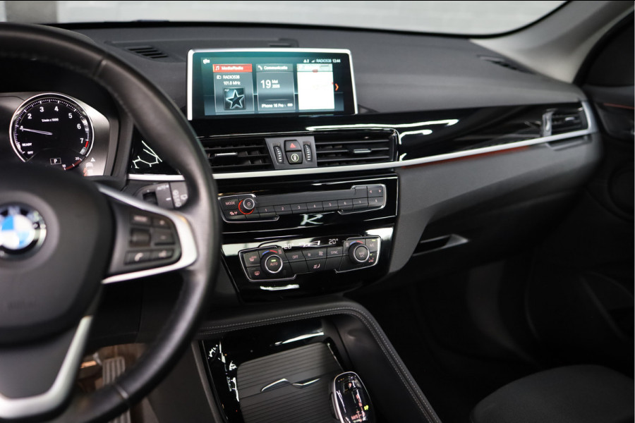 BMW X1 sDrive18i Executive Edition | NAP | PANORAMADAK | TREKHAAK | HUD | HOGE INSTAP |