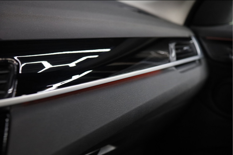 BMW X1 sDrive18i Executive Edition | NAP | PANORAMADAK | TREKHAAK | HUD | HOGE INSTAP |