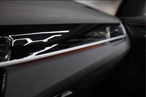 BMW X1 sDrive18i Executive Edition | NAP | PANORAMADAK | TREKHAAK | HUD | HOGE INSTAP |